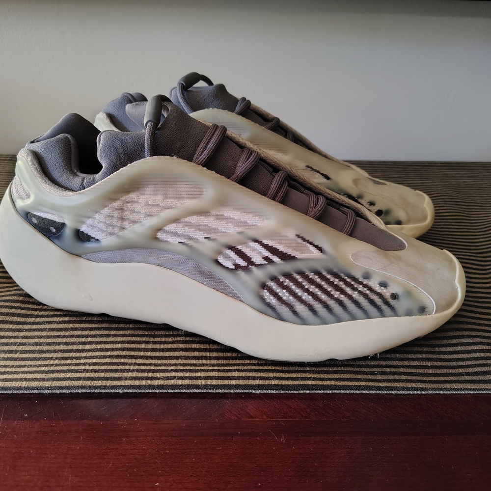 Adidas Yeezy 700 v3 Fade Salt Men's Size 12